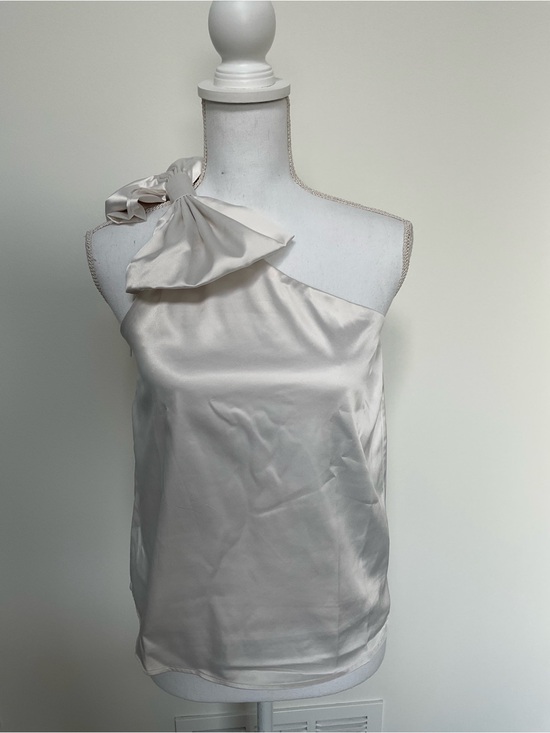 VENUS Tops - VENUS One-Shoulder Satin Camisole with Shoulder Bow in Cream